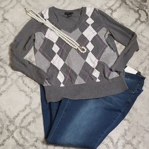 Size 14/16 light weight V neck sweater